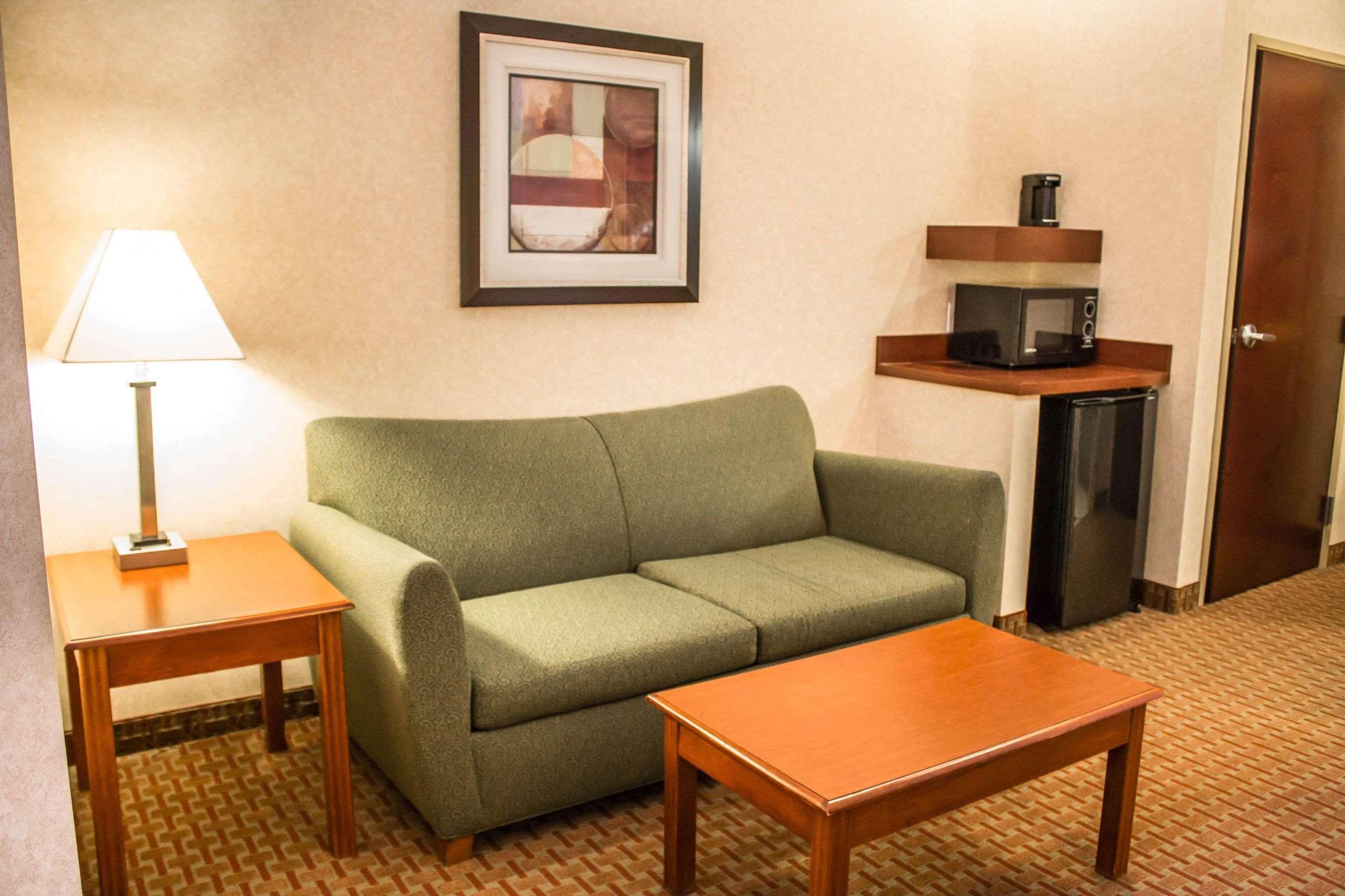 Comfort Inn & Suites Kent - University Area Exterior photo