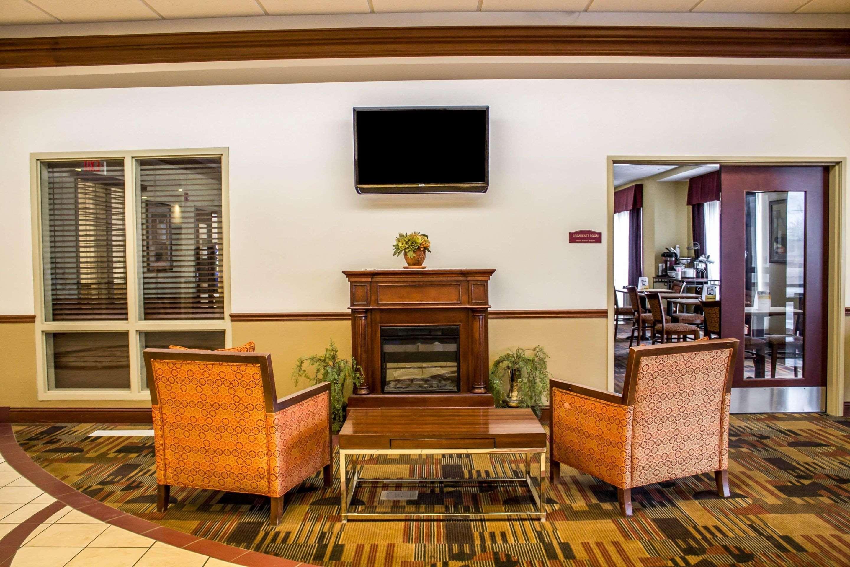 Comfort Inn & Suites Kent - University Area Exterior photo