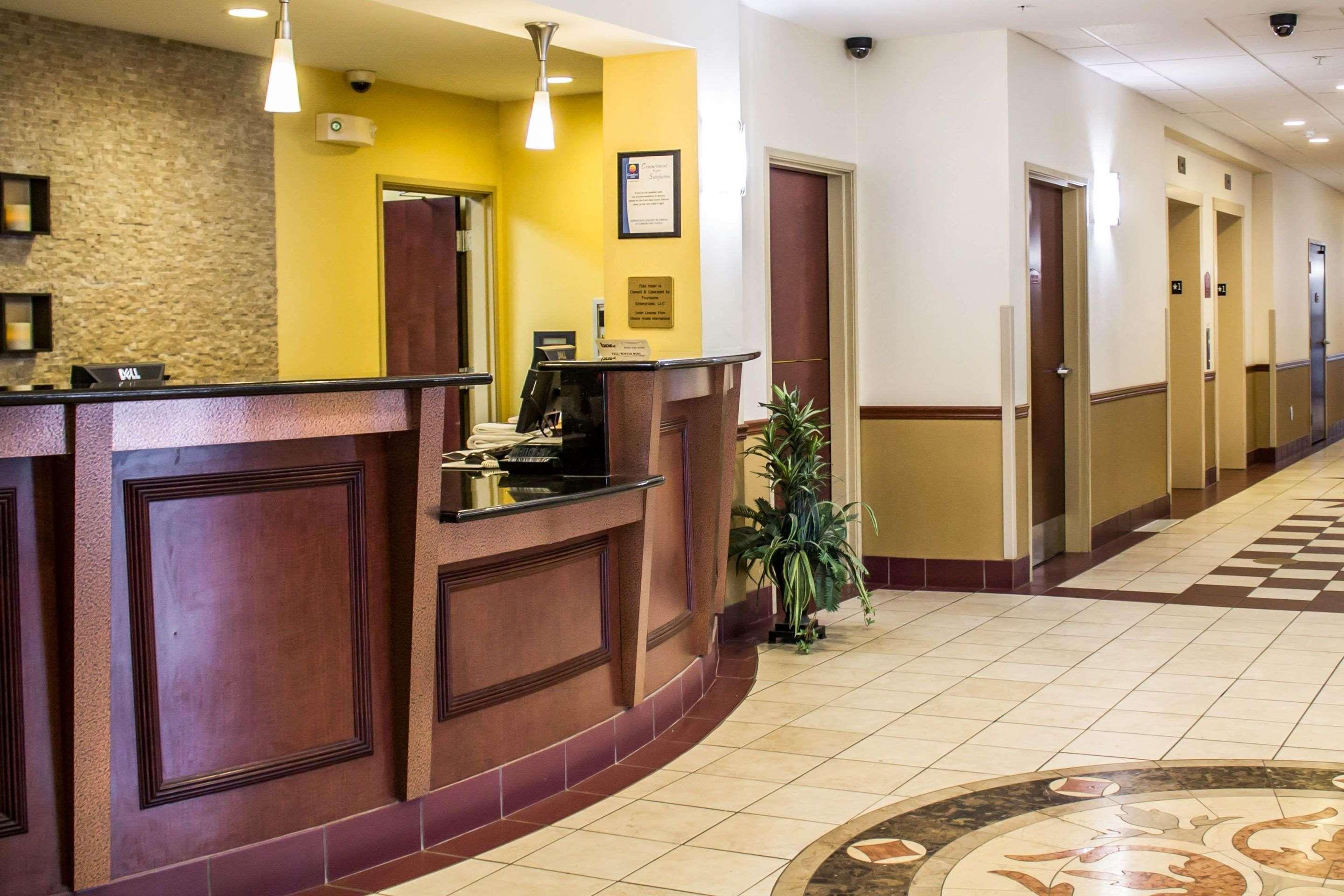 Comfort Inn & Suites Kent - University Area Exterior photo